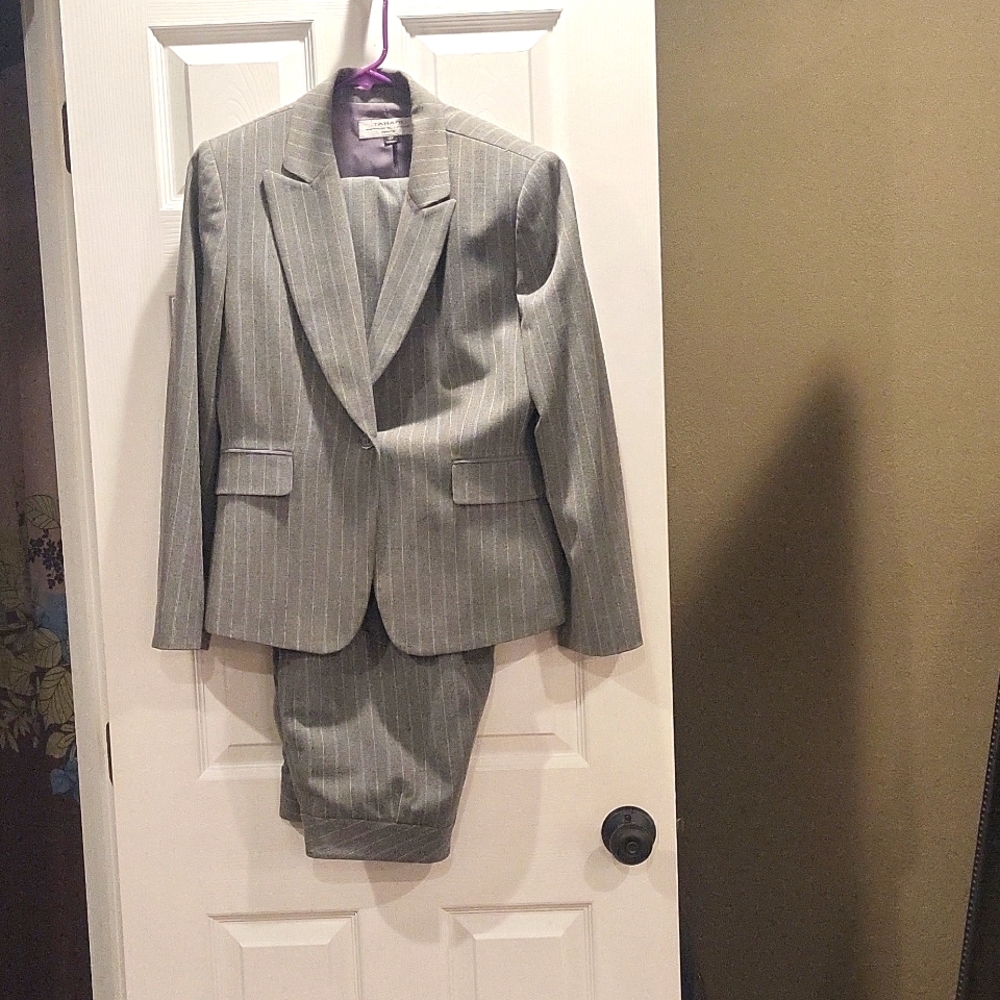 Ladies Tahari gray striped pantsuit